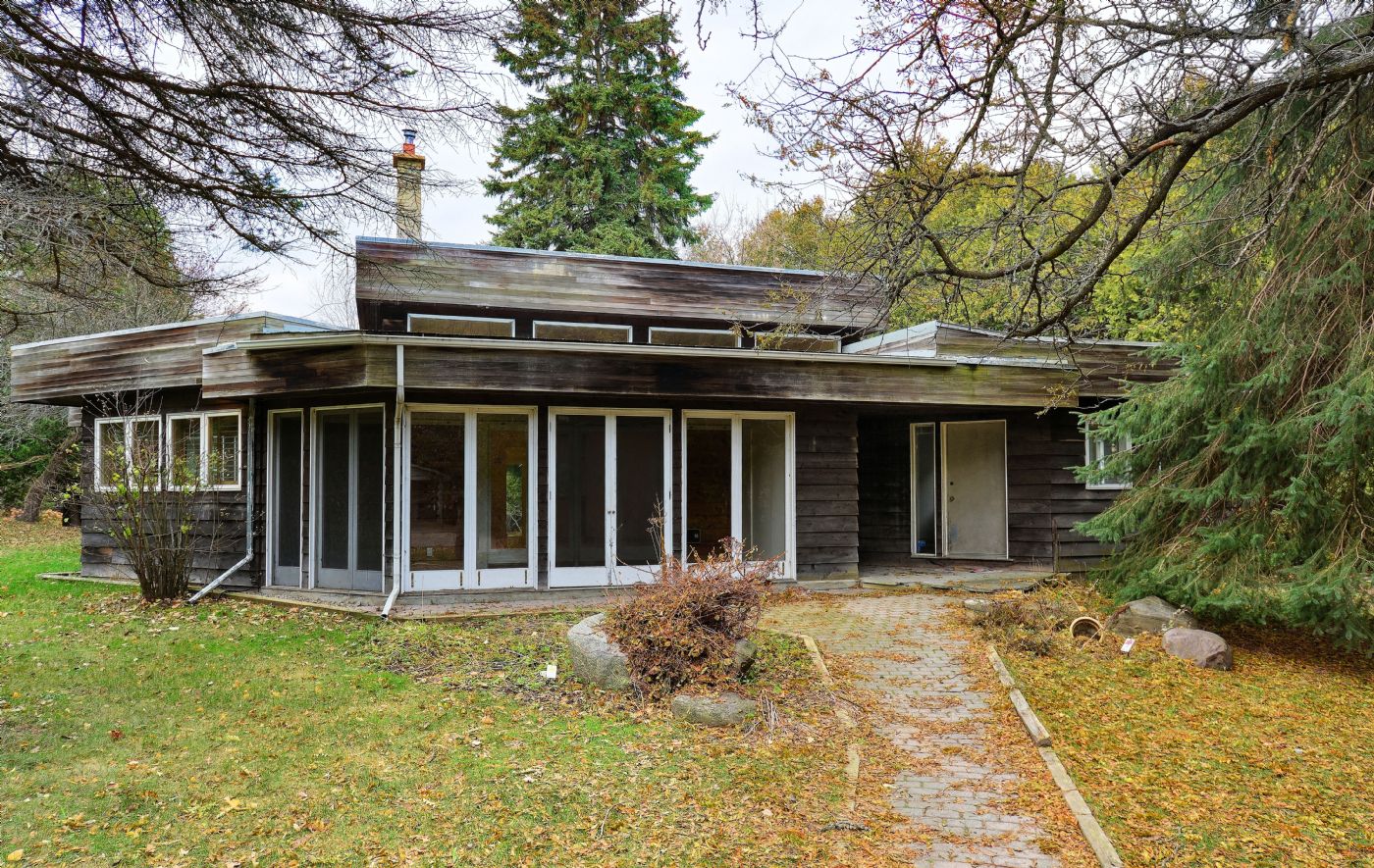 Luxury real estate and Country Homes for sale including horse farms and property in the Caledon and King City areas near Toronto