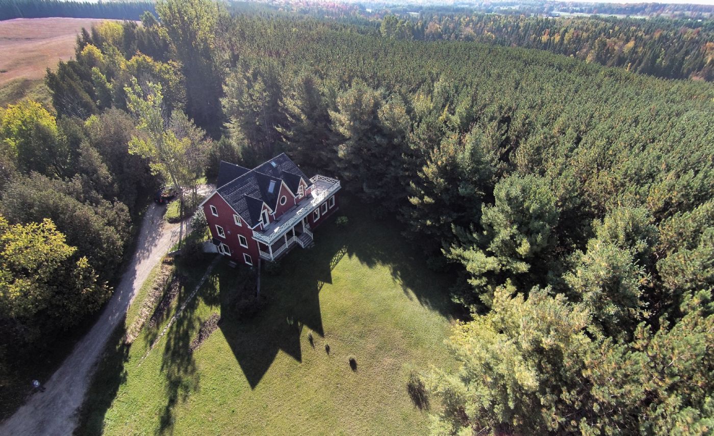 Luxury real estate and Country Homes for sale including horse farms and property in the Caledon and King City areas near Toronto