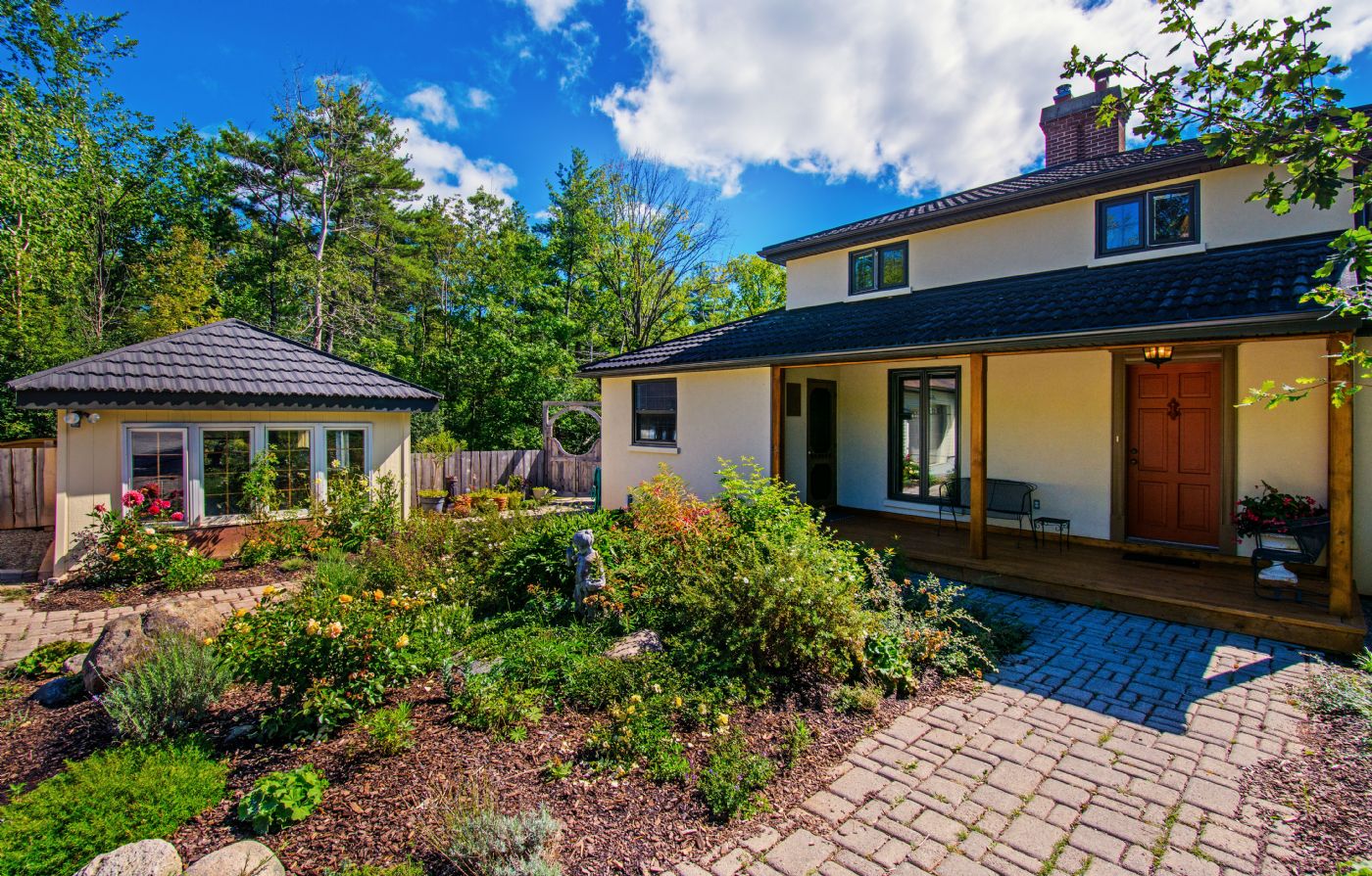 Luxury real estate and Country Homes for sale including horse farms and property in the Caledon and King City areas near Toronto