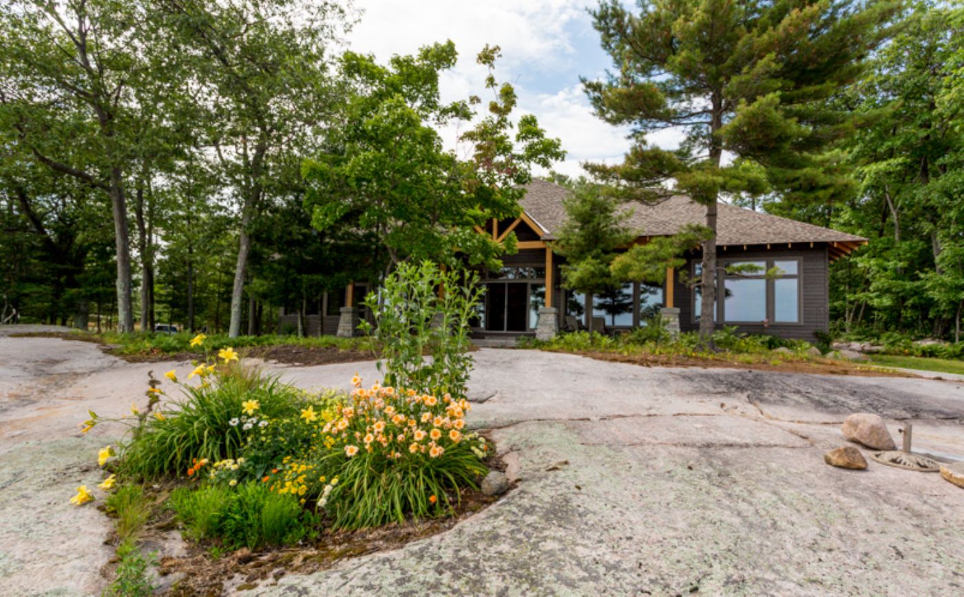 Luxury real estate and Country Homes for sale including horse farms and property in the Caledon and King City areas near Toronto
