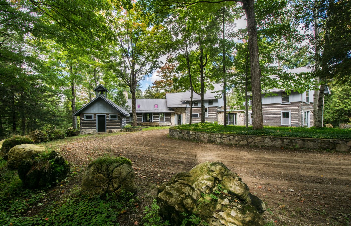 Luxury real estate and Country Homes for sale including horse farms and property in the Caledon and King City areas near Toronto