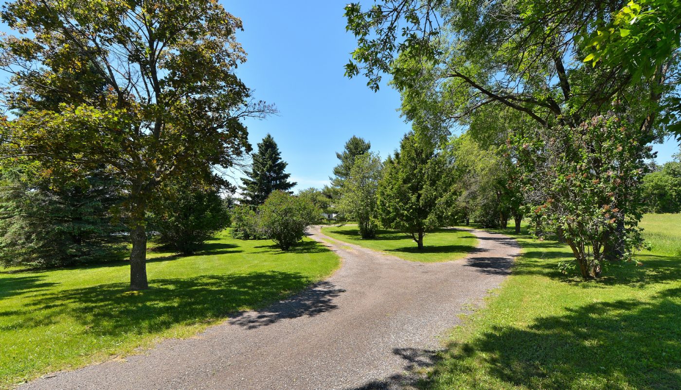 Luxury real estate and Country Homes for sale including horse farms and property in the Caledon and King City areas near Toronto