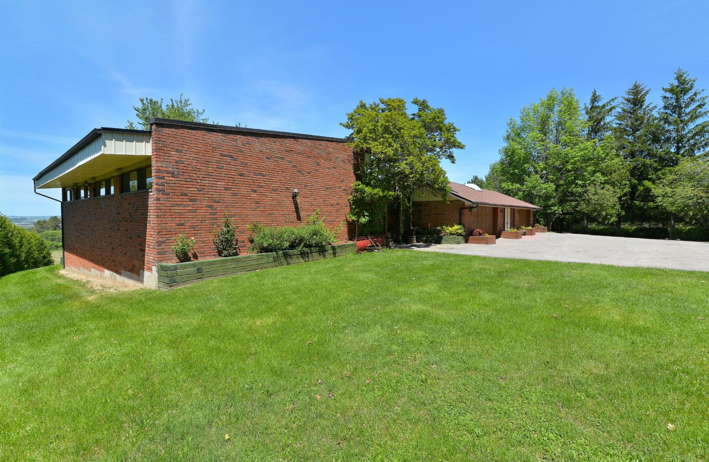 Luxury real estate and Country Homes for sale including horse farms and property in the Caledon and King City areas near Toronto