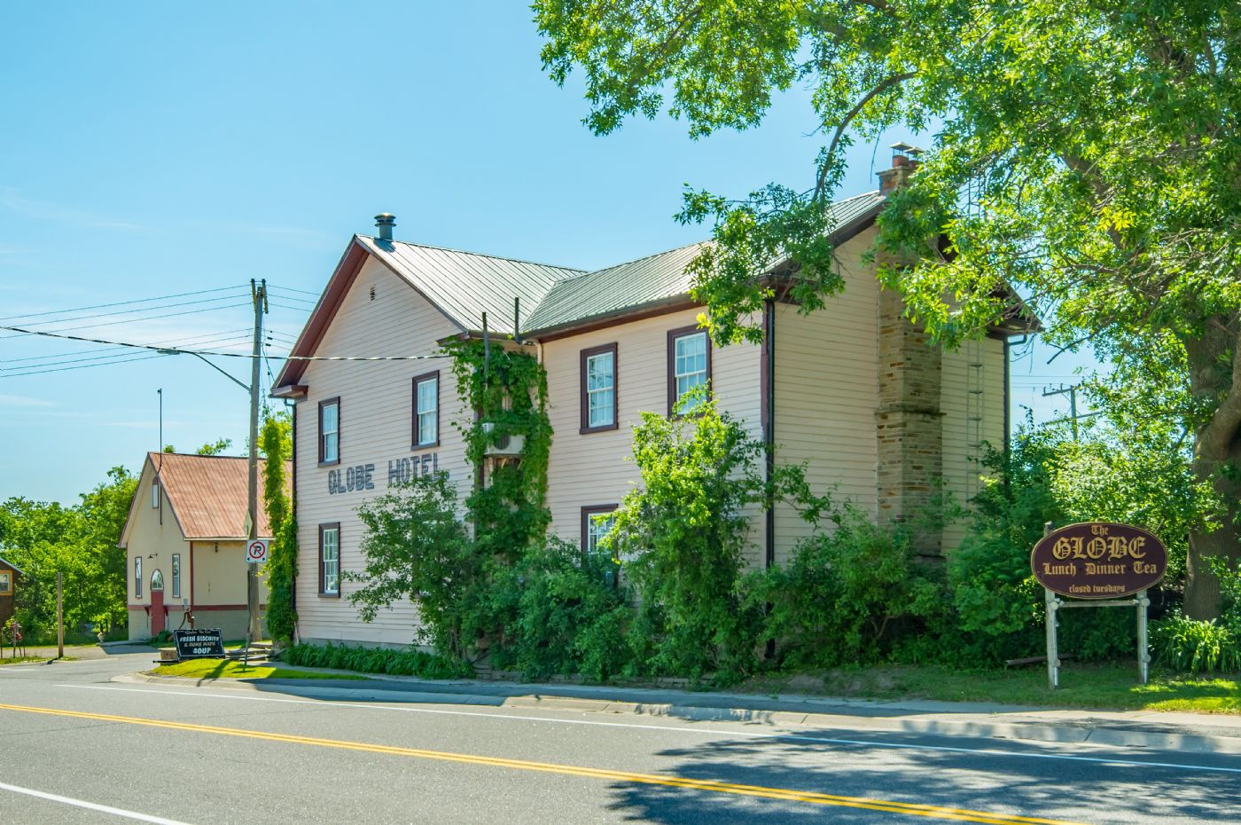 Luxury real estate and Country Homes for sale including horse farms and property in the Caledon and King City areas near Toronto