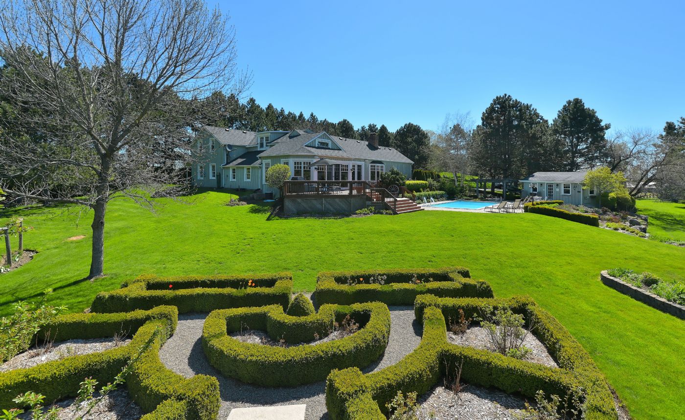 Luxury real estate and Country Homes for sale including horse farms and property in the Caledon and King City areas near Toronto