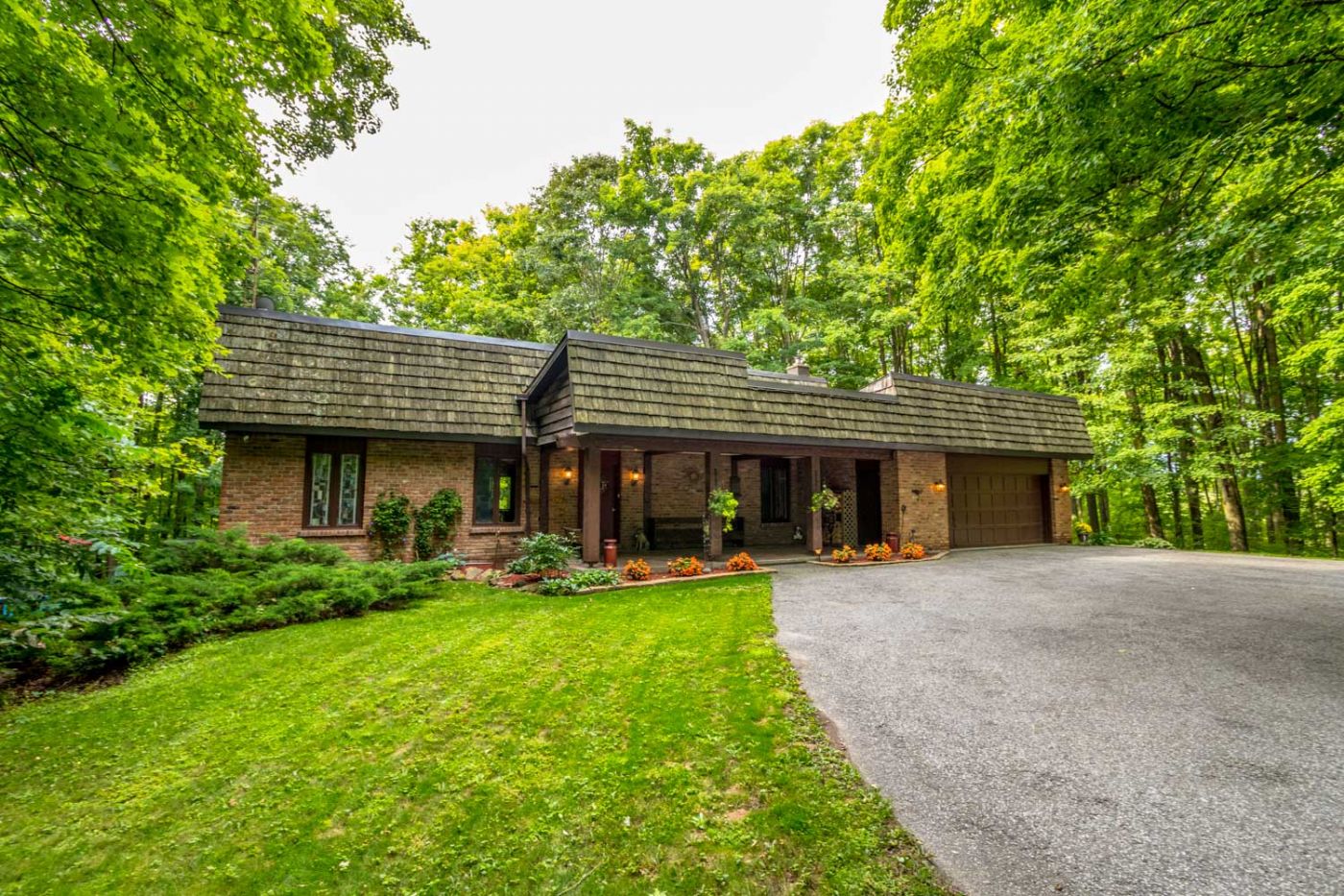 Luxury real estate and Country Homes for sale including horse farms and property in the Caledon and King City areas near Toronto