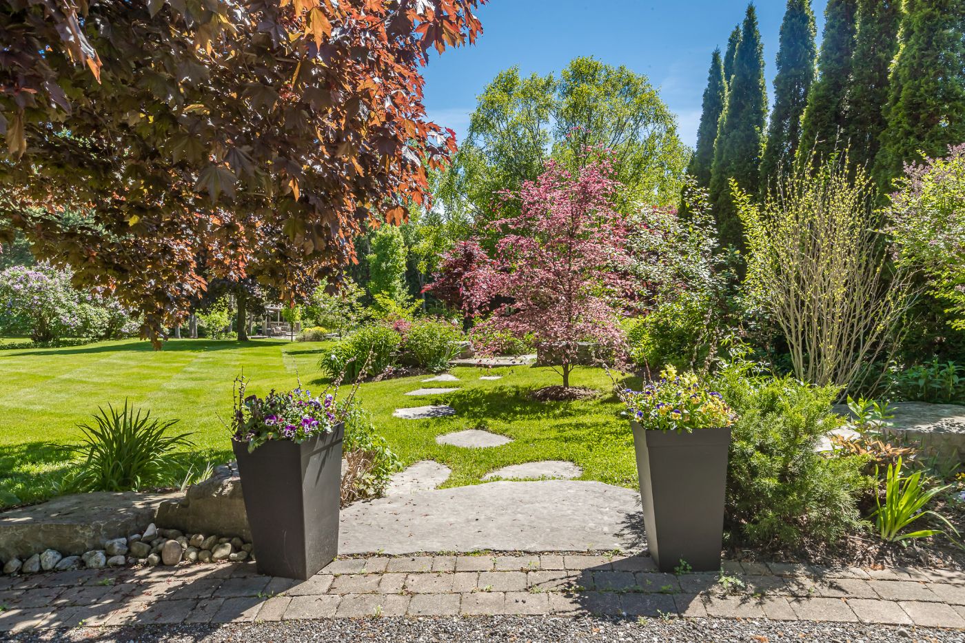 Luxury real estate and Country Homes for sale including horse farms and property in the Caledon and King City areas near Toronto