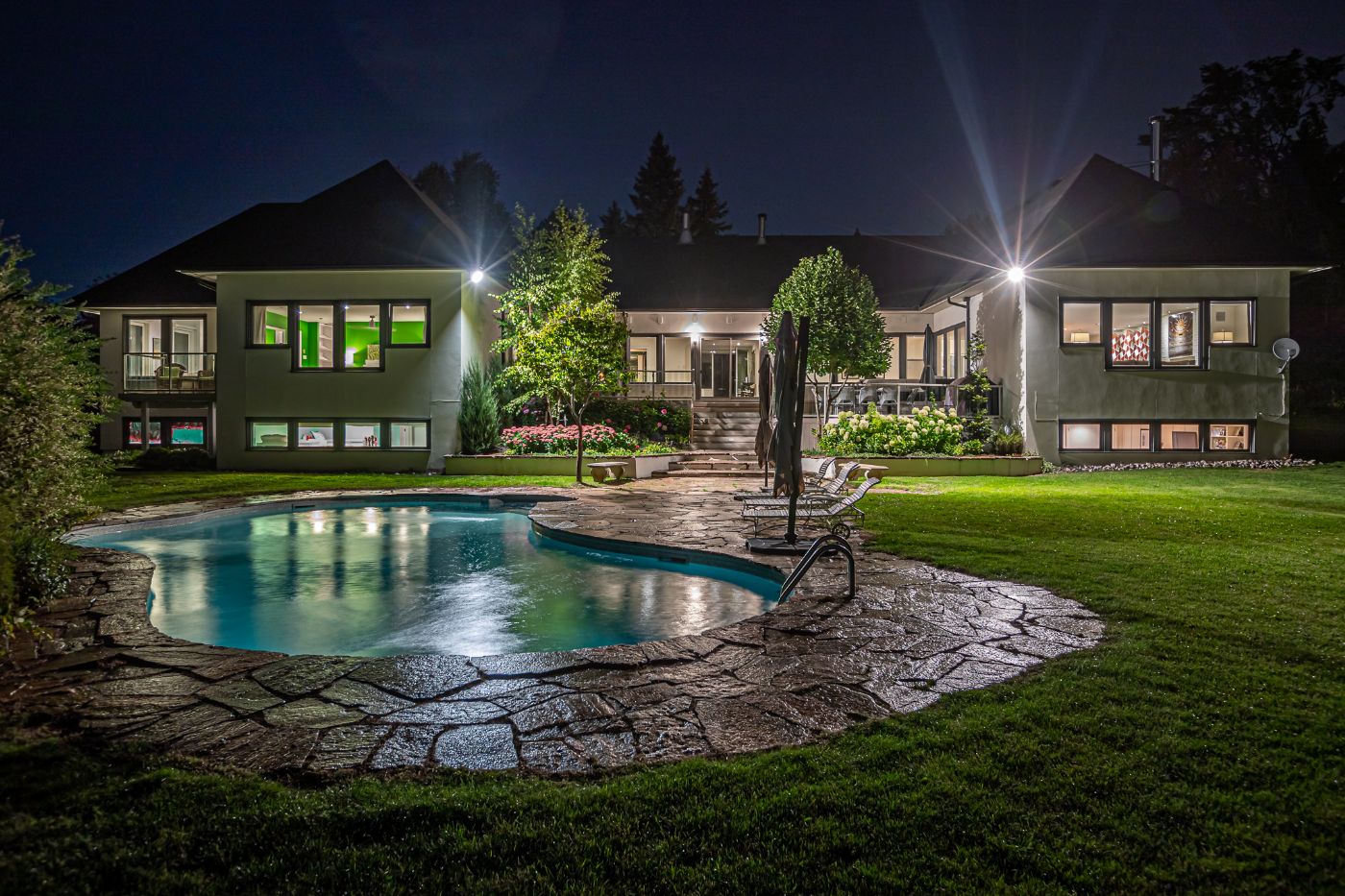 Luxury real estate and Country Homes for sale including horse farms and property in the Caledon and King City areas near Toronto