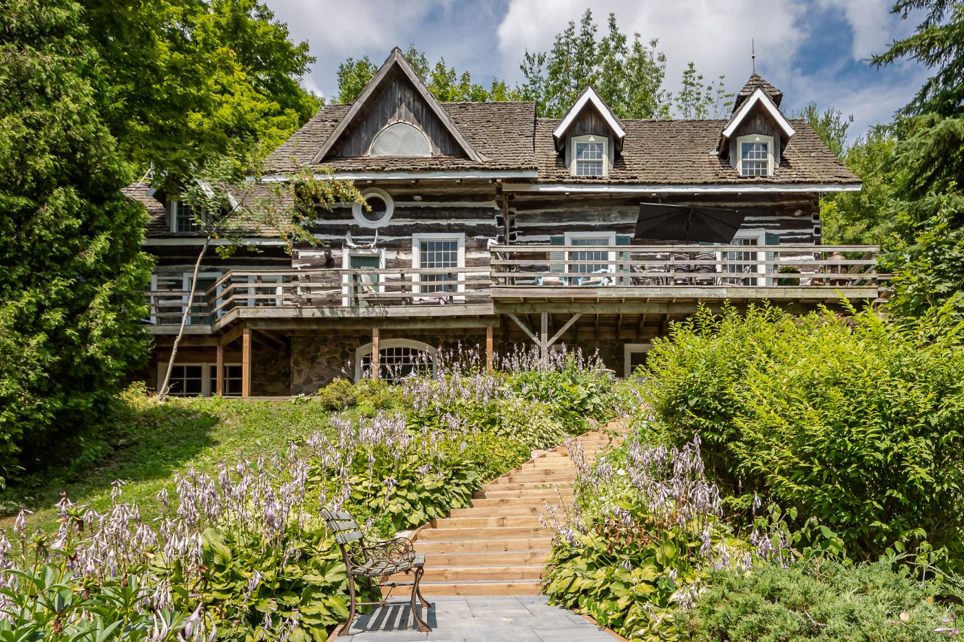 Luxury real estate and Country Homes for sale including horse farms and property in the Caledon and King City areas near Toronto