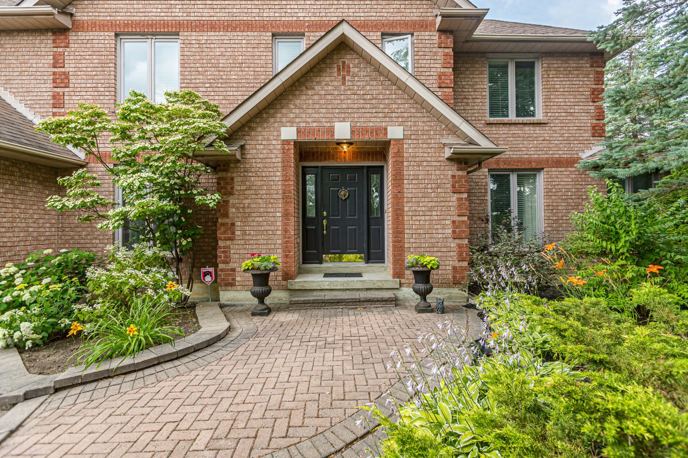 Luxury real estate and Country Homes for sale including horse farms and property in the Caledon and King City areas near Toronto
