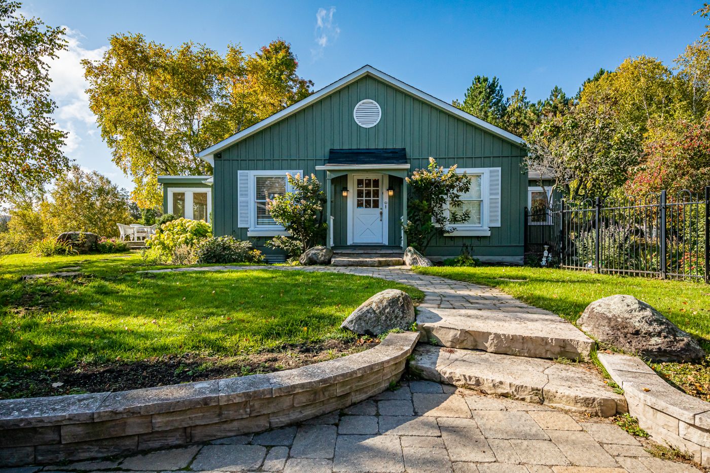 Luxury real estate and Country Homes for sale including horse farms and property in the Caledon and King City areas near Toronto