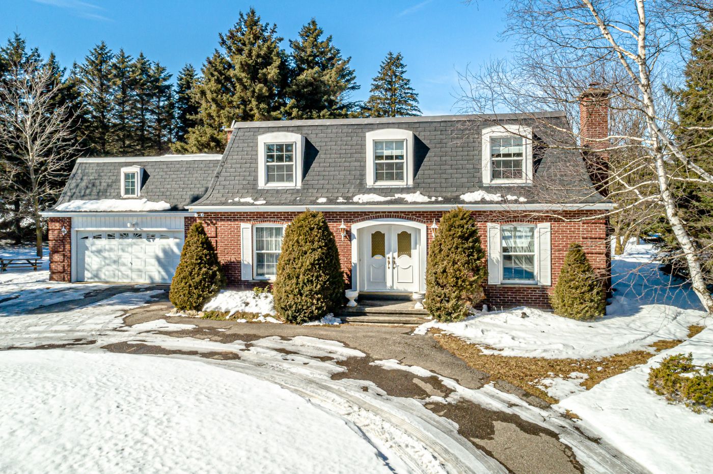 Luxury real estate and Country Homes for sale including horse farms and property in the Caledon and King City areas near Toronto