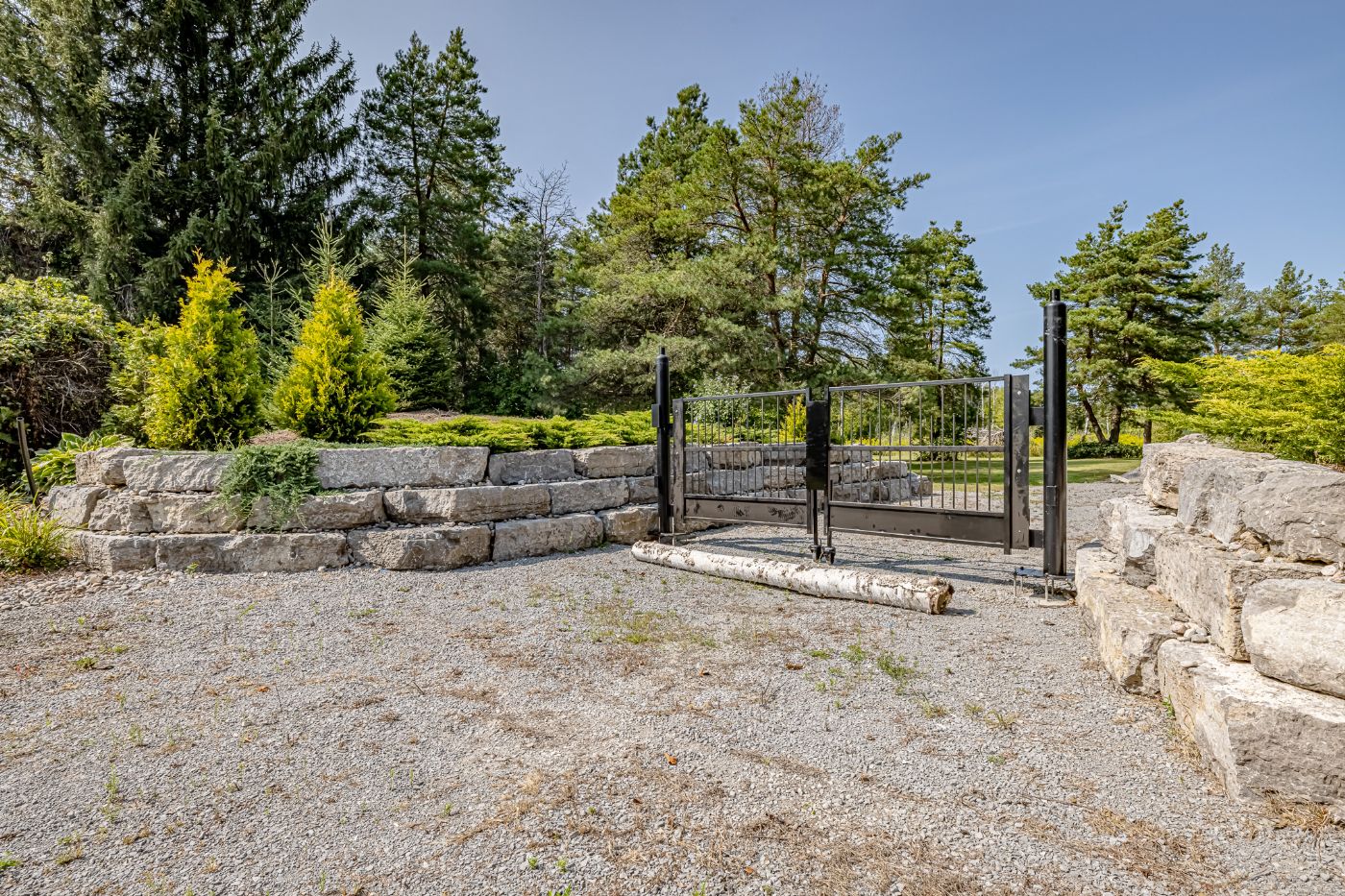 Luxury real estate and Country Homes for sale including horse farms and property in the Caledon and King City areas near Toronto