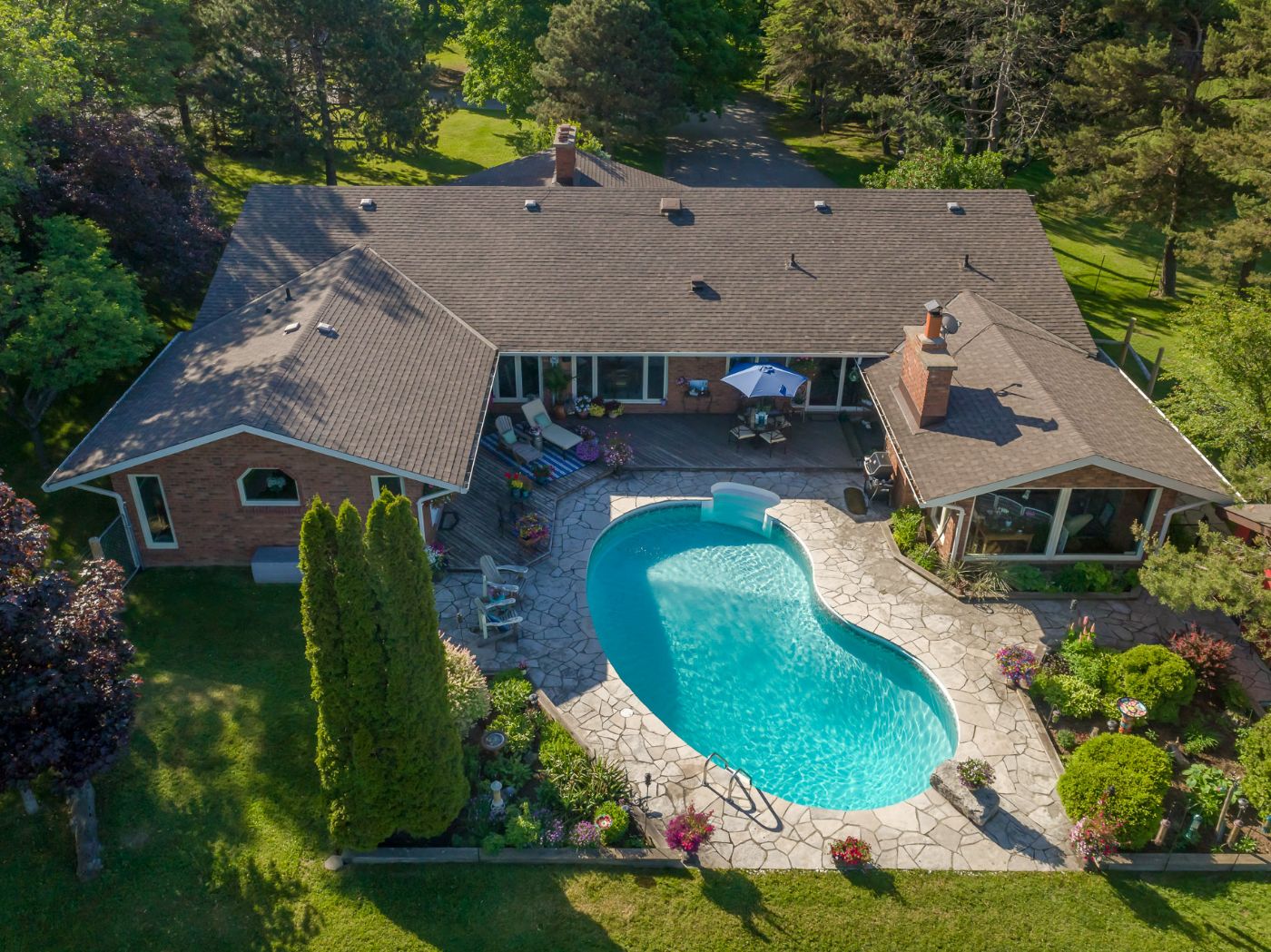 Luxury real estate and Country Homes for sale including horse farms and property in the Caledon and King City areas near Toronto