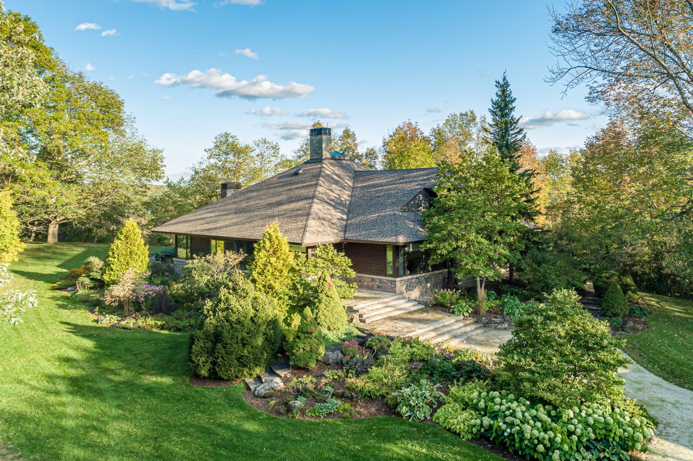 Luxury real estate and Country Homes for sale including horse farms and property in the Caledon and King City areas near Toronto