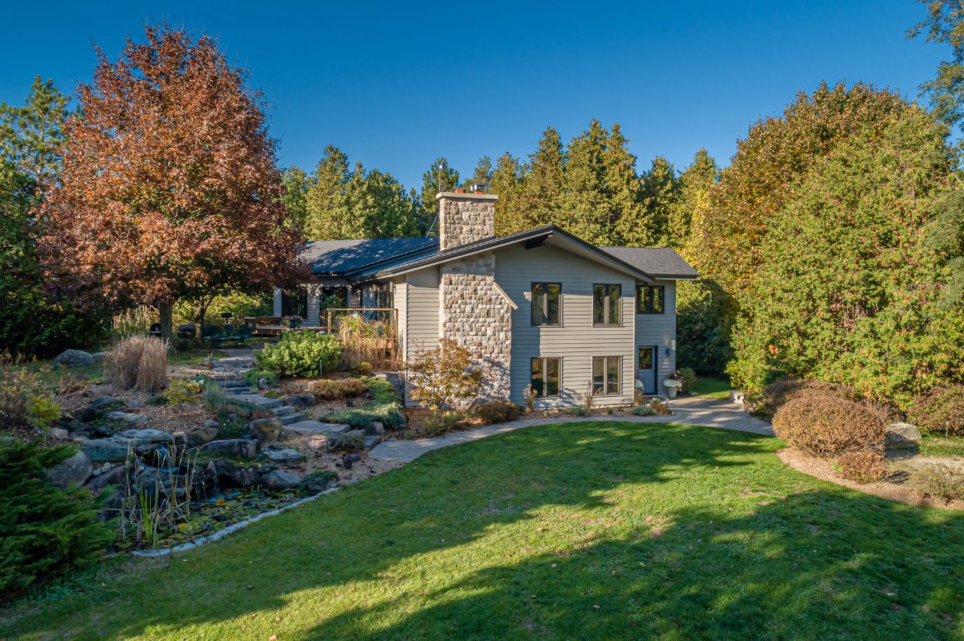 Luxury real estate and Country Homes for sale including horse farms and property in the Caledon and King City areas near Toronto