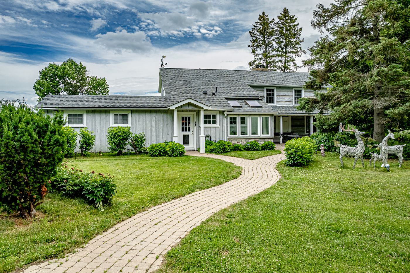 Luxury real estate and Country Homes for sale including horse farms and property in the Caledon and King City areas near Toronto