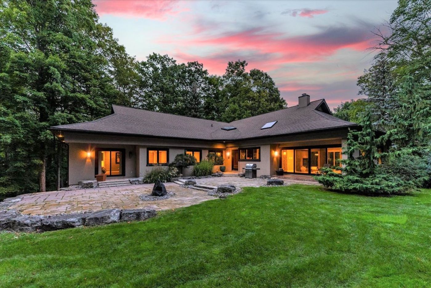 Luxury real estate and Country Homes for sale including horse farms and property in the Caledon and King City areas near Toronto