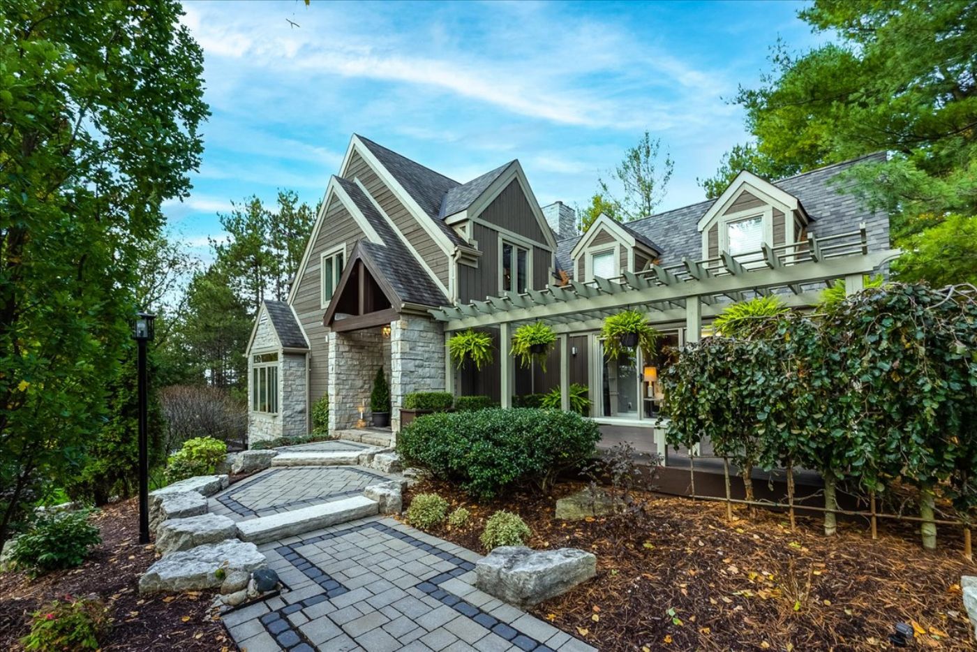 Luxury real estate and Country Homes for sale including horse farms and property in the Caledon and King City areas near Toronto