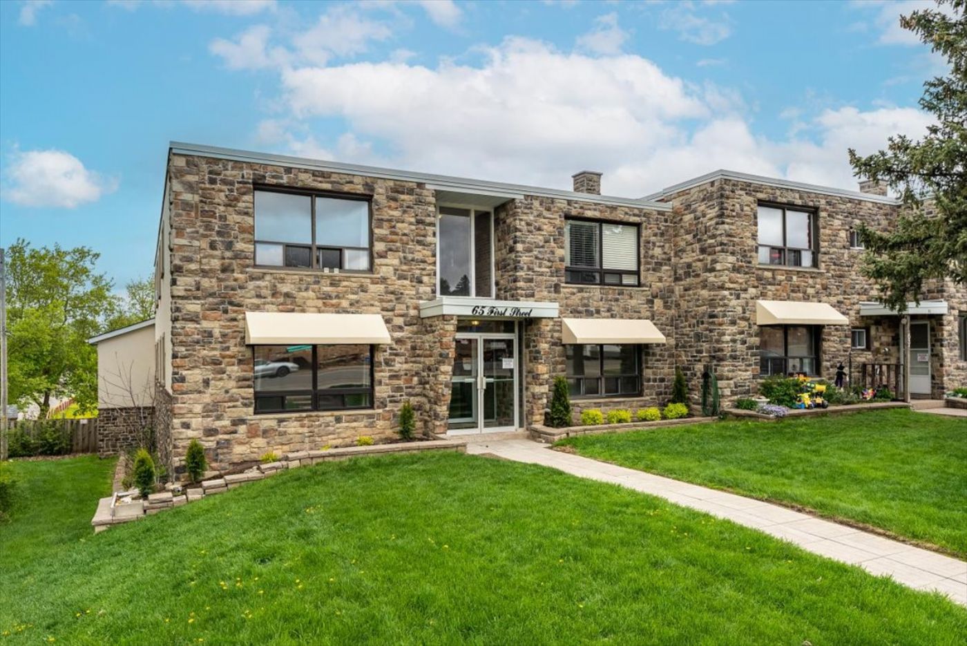Luxury real estate and Country Homes for sale including horse farms and property in the Caledon and King City areas near Toronto