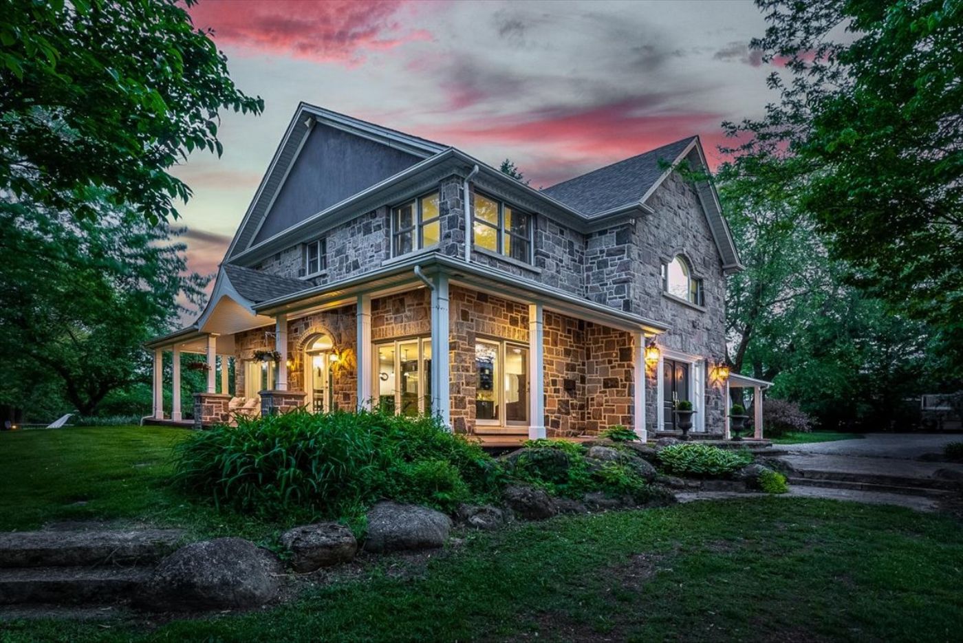 Luxury real estate and Country Homes for sale including horse farms and property in the Caledon and King City areas near Toronto
