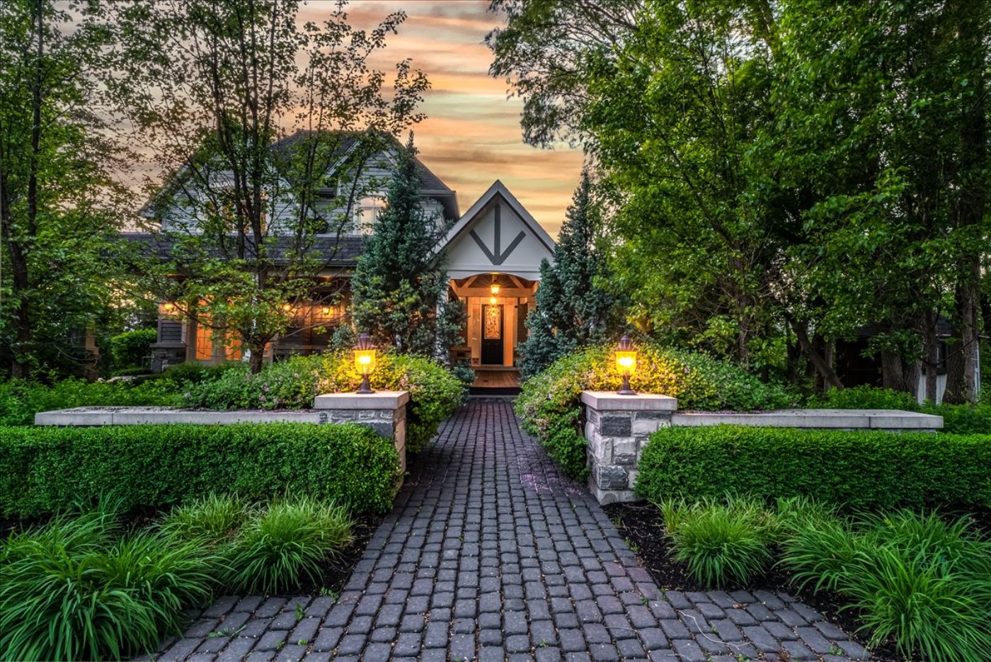 Luxury real estate and Country Homes for sale including horse farms and property in the Caledon and King City areas near Toronto