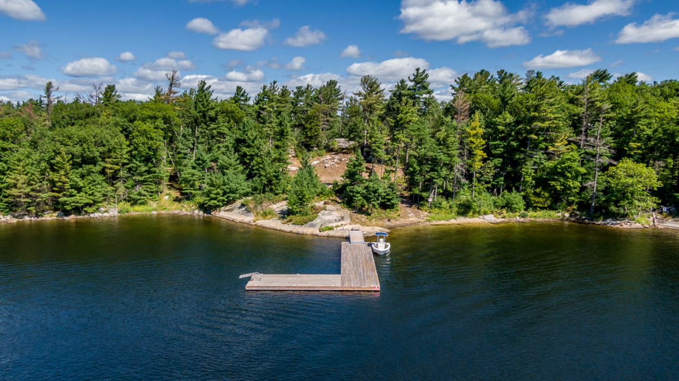 Luxury real estate and Country Homes for sale including horse farms and property in the Caledon and King City areas near Toronto
