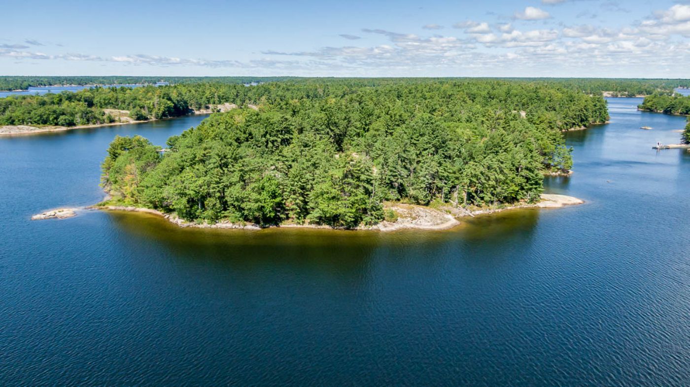 Luxury real estate and Country Homes for sale including horse farms and property in the Caledon and King City areas near Toronto