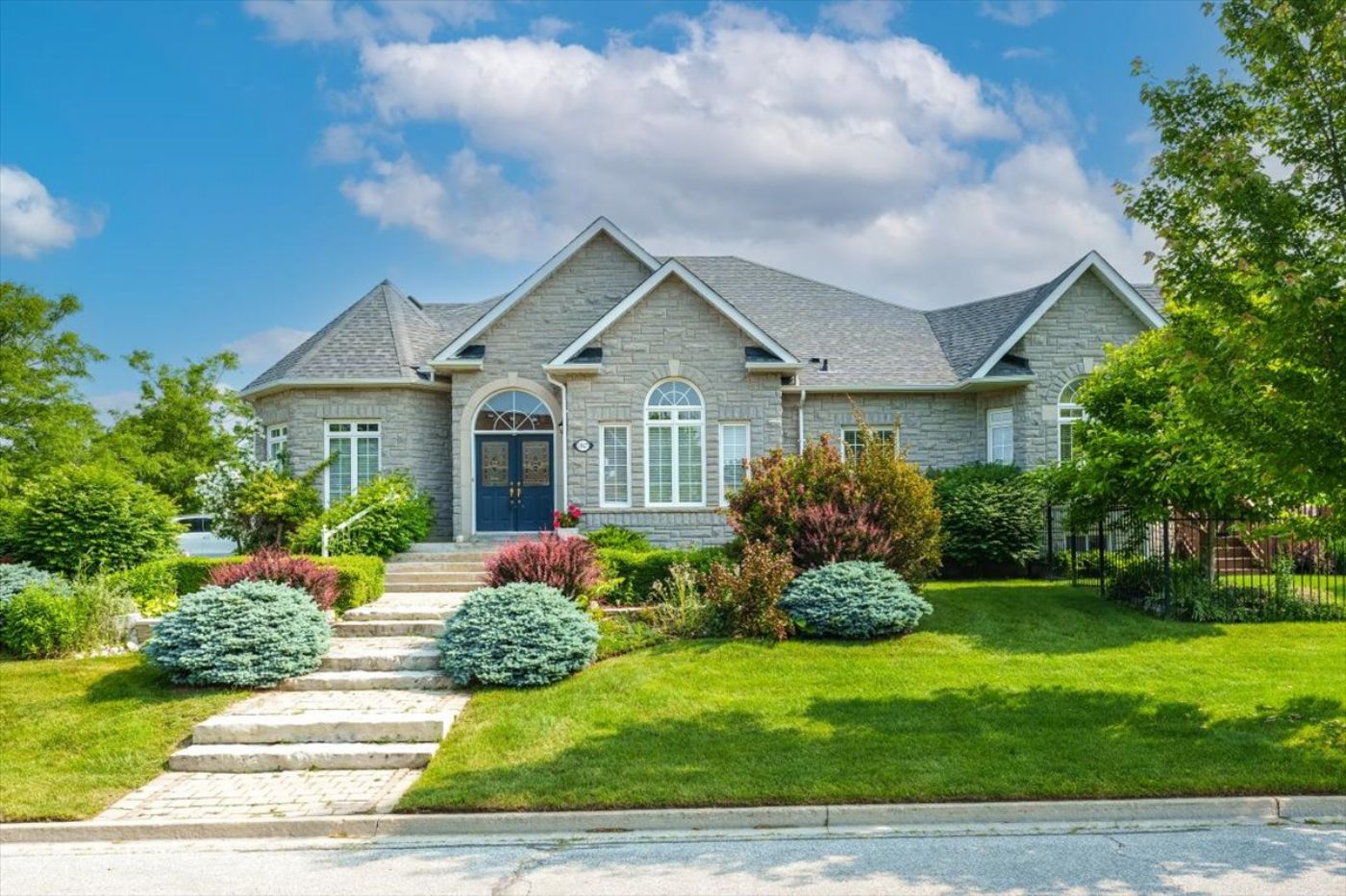 Luxury real estate and Country Homes for sale including horse farms and property in the Caledon and King City areas near Toronto