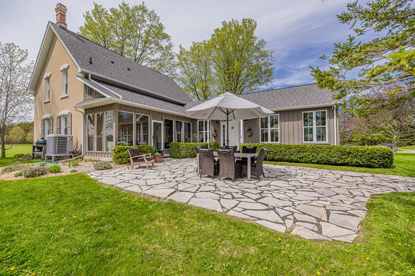 Luxury real estate and Country Homes for sale including horse farms and property in the Caledon and King City areas near Toronto