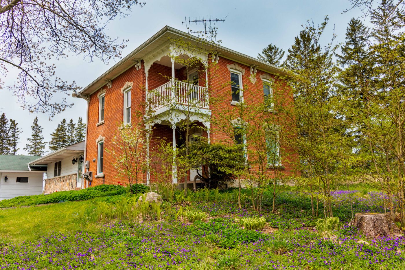 Luxury real estate and Country Homes for sale including horse farms and property in the Caledon and King City areas near Toronto
