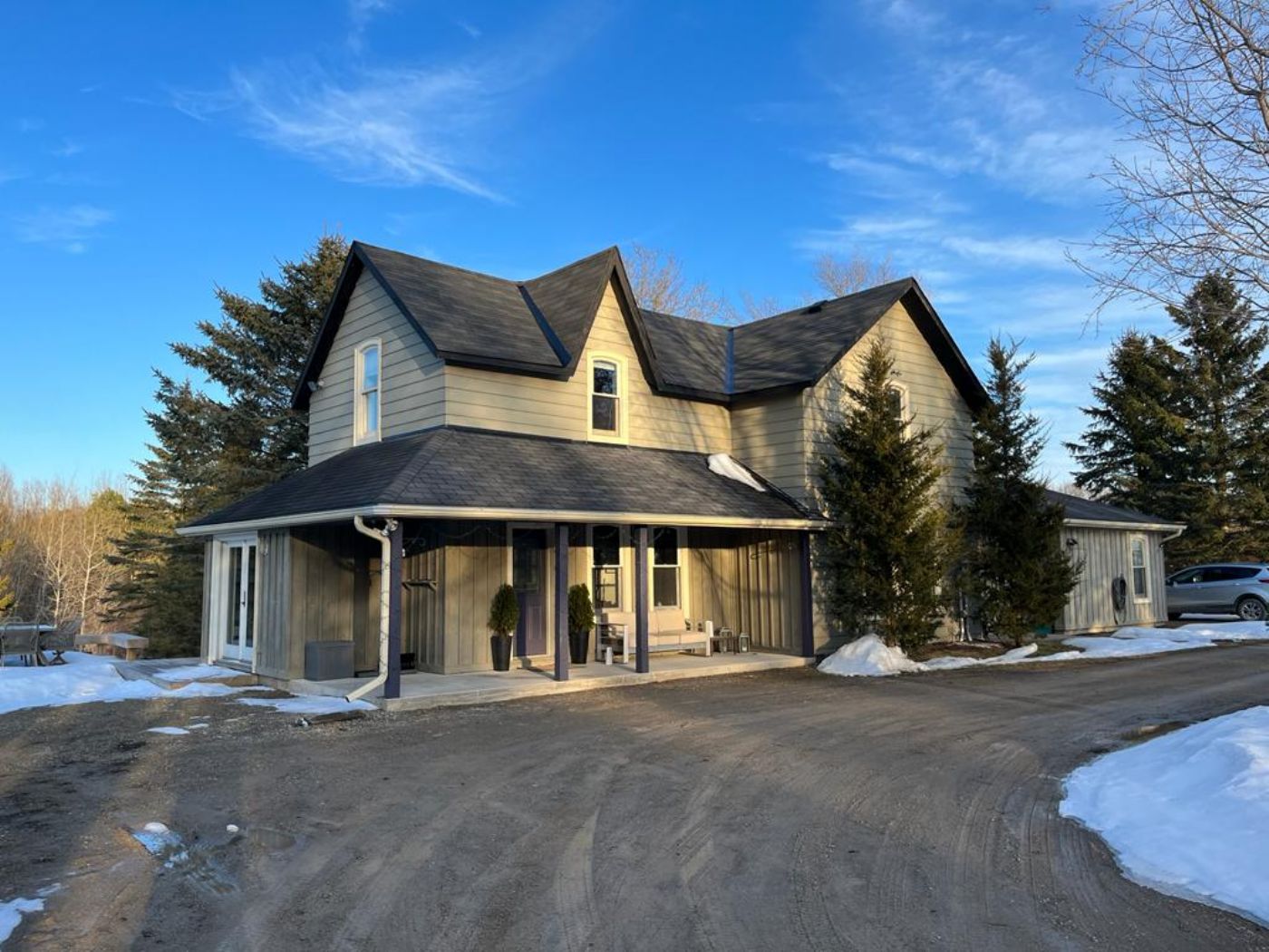 Luxury real estate and Country Homes for sale including horse farms and property in the Caledon and King City areas near Toronto