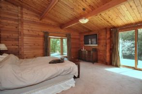 Master Bedroom - Country homes for sale and luxury real estate including horse farms and property in the Caledon and King City areas near Toronto