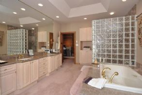Master En-suite - Country homes for sale and luxury real estate including horse farms and property in the Caledon and King City areas near Toronto