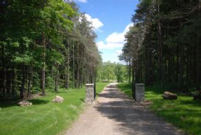 The Simpson House, Milton, Ontario, Canada - Country homes for sale and luxury real estate including horse farms and property in the Caledon and King City areas near Toronto