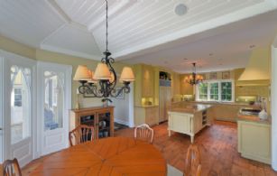 Kitchen - Country homes for sale and luxury real estate including horse farms and property in the Caledon and King City areas near Toronto