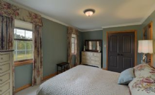 Bedroom - Country homes for sale and luxury real estate including horse farms and property in the Caledon and King City areas near Toronto