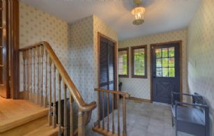 Side Entry - Country homes for sale and luxury real estate including horse farms and property in the Caledon and King City areas near Toronto