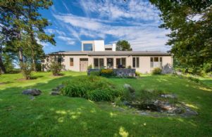 Hilltop Retreat, Mono Hills, Ontario, Canada - Country homes for sale and luxury real estate including horse farms and property in the Caledon and King City areas near Toronto