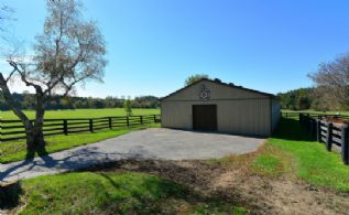 Broodmare Barn - Country homes for sale and luxury real estate including horse farms and property in the Caledon and King City areas near Toronto