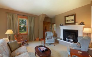 Living Room - Country homes for sale and luxury real estate including horse farms and property in the Caledon and King City areas near Toronto