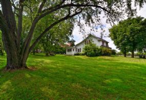 Guest House - Country homes for sale and luxury real estate including horse farms and property in the Caledon and King City areas near Toronto