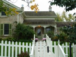 Garden Entrance - Country homes for sale and luxury real estate including horse farms and property in the Caledon and King City areas near Toronto