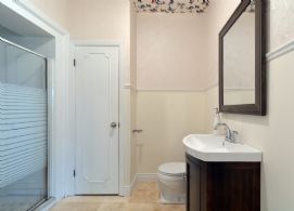 Main Floor Bath - Country homes for sale and luxury real estate including horse farms and property in the Caledon and King City areas near Toronto