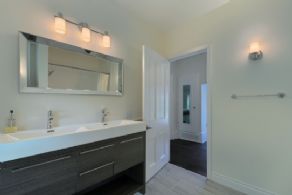 Master Bath - Country homes for sale and luxury real estate including horse farms and property in the Caledon and King City areas near Toronto