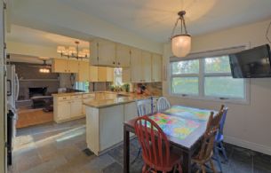 Dining Area - Country homes for sale and luxury real estate including horse farms and property in the Caledon and King City areas near Toronto