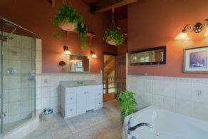 Country Retreat, Mono, Mono, Ontario, Canada - Country homes for sale and luxury real estate including horse farms and property in the Caledon and King City areas near Toronto