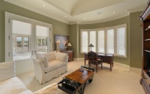 Master Lounge - Country homes for sale and luxury real estate including horse farms and property in the Caledon and King City areas near Toronto