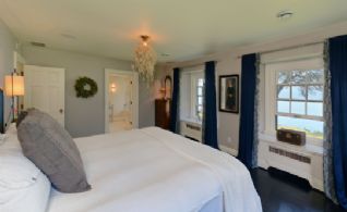 Master Bedroom - Country homes for sale and luxury real estate including horse farms and property in the Caledon and King City areas near Toronto