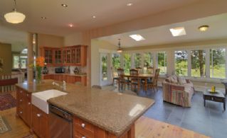 Deluxe Kitchen - Country homes for sale and luxury real estate including horse farms and property in the Caledon and King City areas near Toronto